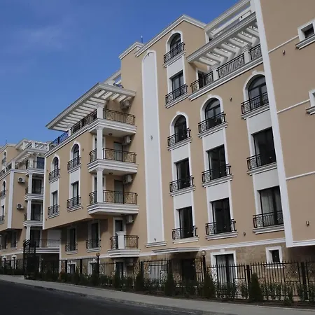 Deluxe In Апартхотел *