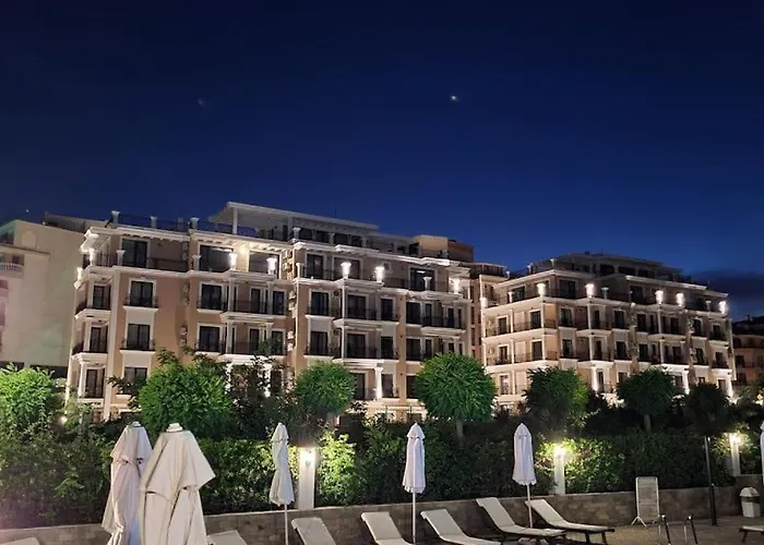 Апартхотел Deluxe In *