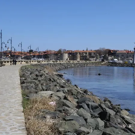 Deluxe In * スヴェティ・ヴラス