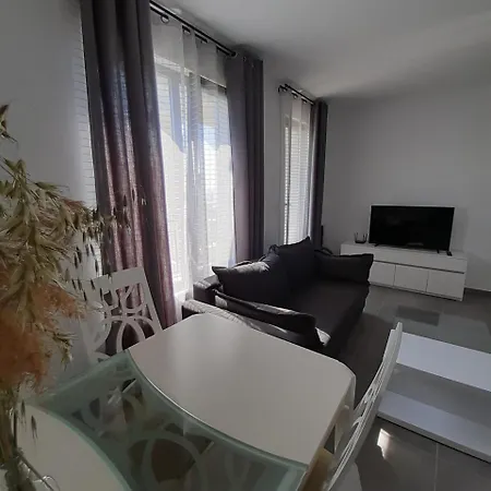 Deluxe In Aparthotel *